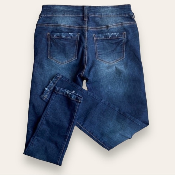 Suko Mid Rise Skinny Jeans Medium Wash Slightly Faded and Distressed - Picture 4 of 16